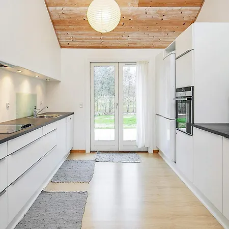 10 Person In Fjerritslev-by Traum